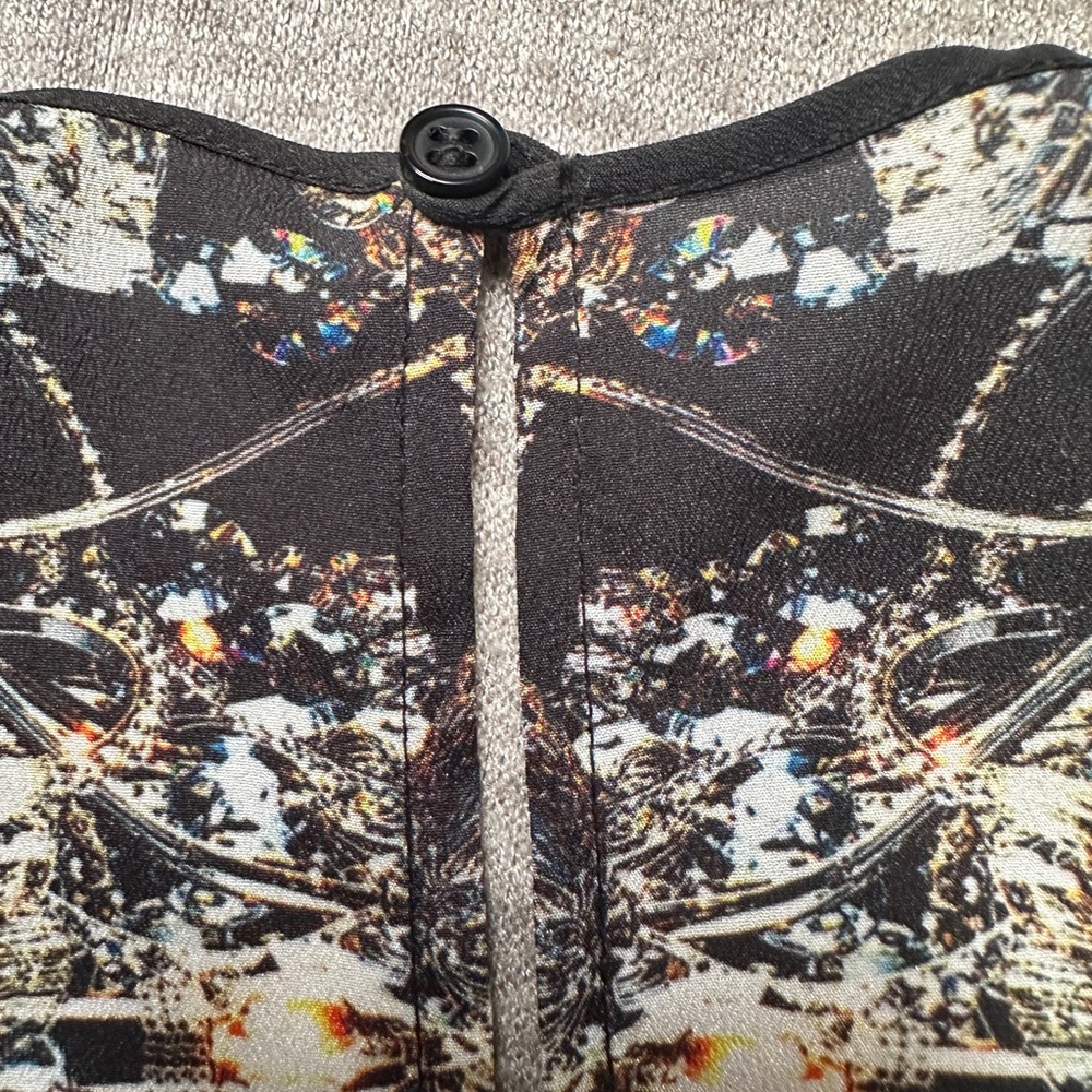 Unique Digital Print Trapeze Hem Tank Top - Picture 5 of 15
